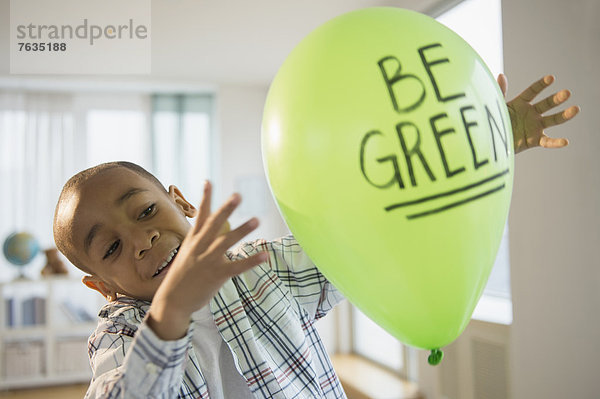 Junge - Person Luftballon Ballon amerikanisch spielen