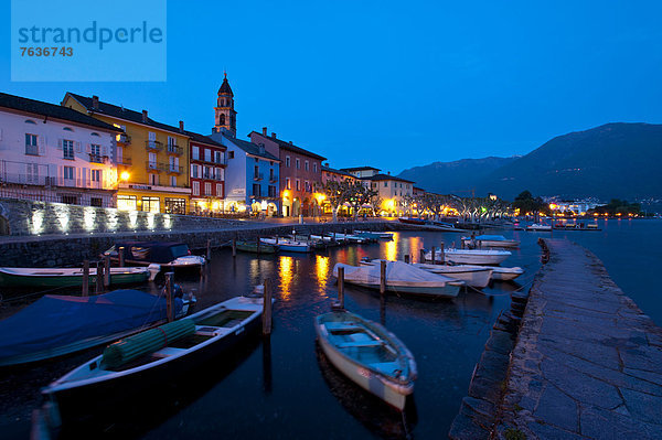 Hafen Europa Wohnhaus Abend Nacht Gebäude See Lago Maggiore Ascona Schweiz