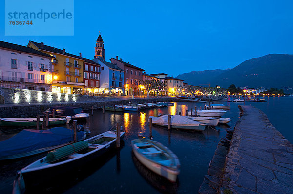 Hafen Europa Wohnhaus Abend Nacht Gebäude See Lago Maggiore Ascona Schweiz