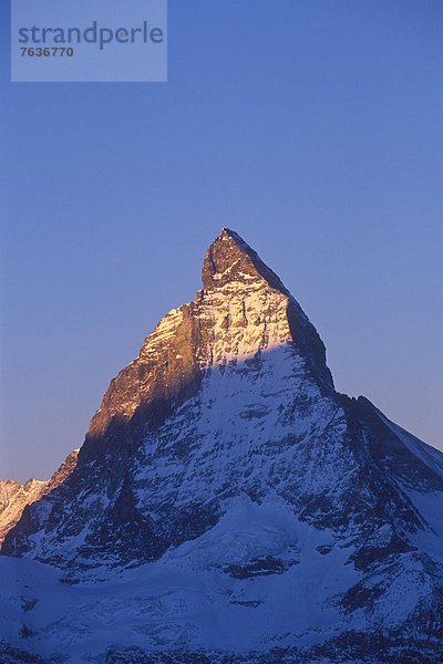 Europa  Berg  Winter  Sonnenaufgang  Berggipfel  Gipfel  Spitze  Spitzen  Matterhorn  Schnee  Schweiz