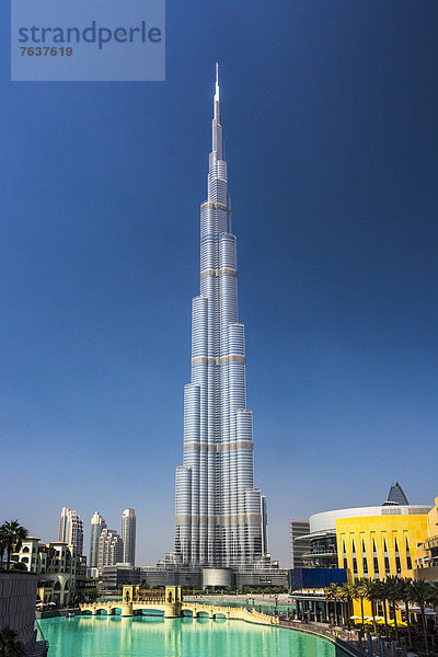 Vereinigte Arabische Emirate  VAE  Zukunft  Gebäude  Großstadt  Wüste  See  Architektur  groß  großes  großer  große  großen  Design  beeindruckend  Burj Khalifa  Innenstadt  Dubai  modern  neu