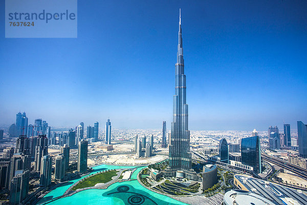 Einkaufszentrum  Vereinigte Arabische Emirate  VAE  Zukunft  Großstadt  Wüste  See  Architektur  groß  großes  großer  große  großen  Design  beeindruckend  Innenstadt  Dubai  modern  neu
