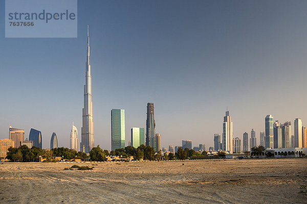 Einkaufszentrum  Vereinigte Arabische Emirate  VAE  Zukunft  Sonnenuntergang  Gebäude  Großstadt  Wüste  Architektur  groß  großes  großer  große  großen  Design  beeindruckend  Burj Khalifa  Innenstadt  Dubai  Mirage  modern  neu