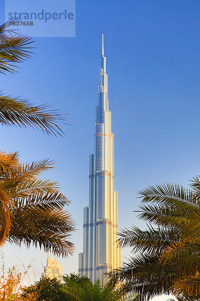 Skyline  Skylines  Vereinigte Arabische Emirate  VAE  Zukunft  Sonnenuntergang  Gebäude  Großstadt  Architektur  groß  großes  großer  große  großen  beeindruckend  Burj Khalifa  Innenstadt  Dubai