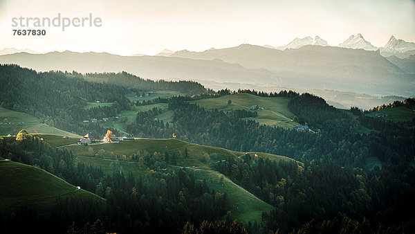Landschaftlich schön landschaftlich reizvoll Europa Garten Wald Holz Alpen Emmentaler Berner Alpen Bern Kanton Bern Gericht Schweiz