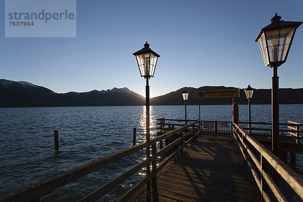 Fußgängerbrücke  Europa  Sonnenuntergang  See  Laterne - Beleuchtungskörper  Herbst  Österreich  Stimmung  Oberösterreich