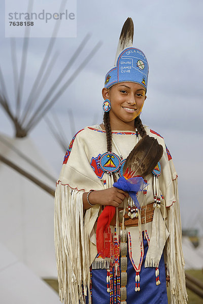 Vereinigte Staaten von Amerika  USA  Frau  Amerika  Prinzessin  Indianer  Nordamerika  amerikanisch  Wildleder  Ethnisches Erscheinungsbild  Mädchen  Krone  Oklahoma  hübsch  Insignie