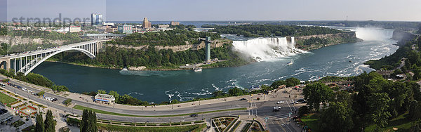 Vereinigte Staaten von Amerika  USA  Erhöhte Ansicht  Aufsicht  Panorama  Landschaftlich schön  landschaftlich reizvoll  Skyline  Skylines  Wasser  Tag  Amerika  Reise  Brücke  Fluss  Niagarafälle  Wasserfall  Luftbild  Grenze  Kanada  New York State  Ontario