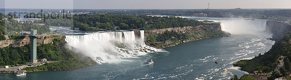 Vereinigte Staaten von Amerika  USA  Erhöhte Ansicht  Aufsicht  Panorama  Landschaftlich schön  landschaftlich reizvoll  Wasser  Tag  Amerika  Reise  Brücke  Fluss  Niagarafälle  Wasserfall  Luftbild  Grenze  Kanada  New York State  Ontario