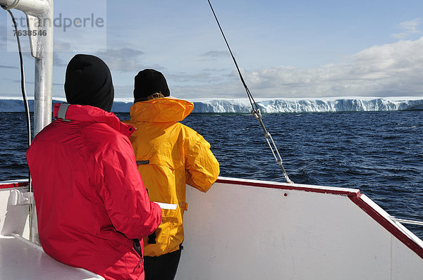 Eisberg  Frau  Mann  sehen  Tagesausflug  Eis  Neufundland  Twillingate  Kanada