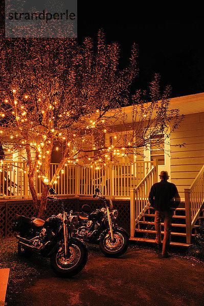 Stufe Mann Wohnhaus gehen Nacht Beleuchtung Licht Schneemann Weihnachtsdekoration Motorrad