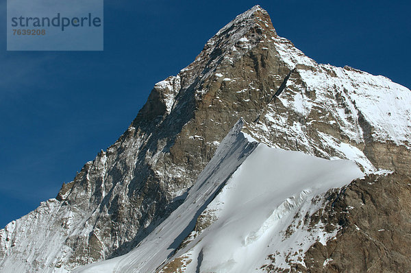 über  Ehrfurcht  Matterhorn  Alpen  bedecken  schlank  Schnee  schweizerisch  Zermatt