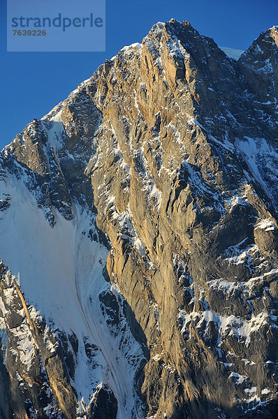 französisch  über  Alpen  2  Berggipfel  Gipfel  Spitze  Spitzen  1  wandern  Chamonix