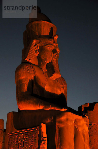 sitzend  Skulptur  Nacht  antik  Ägypten  Luxor