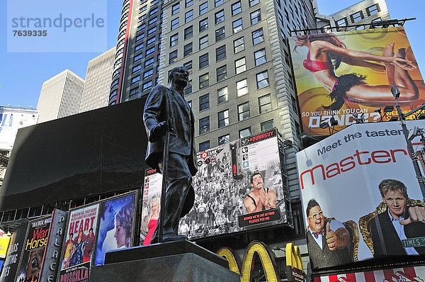 Vereinigte Staaten von Amerika  USA  New York City  Amerika  Stadt  Großstadt  Spiel  Statue  Nordamerika  Innenstadt  Schauspieler  Komponist  Manhattan  Times Square