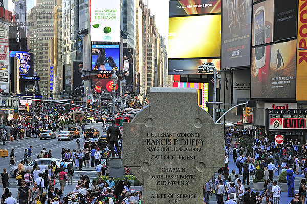 Vereinigte Staaten von Amerika  USA  New York City  Stadt  Großstadt  Statue  Nordamerika  Innenstadt  Manhattan  Times Square