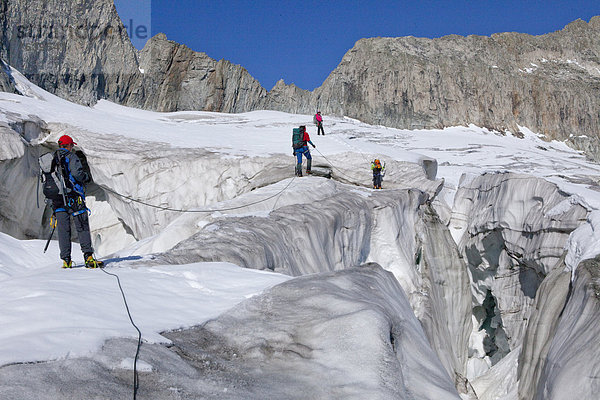 Berg gehen Seil Tau Strick Eis wandern Gletscher Alpen Moräne trekking