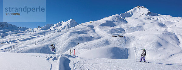 Panorama Freizeit Wintersport Europa Berg Winter Snowboard Snowboarding Sport Abenteuer Kirche Religion schnitzen Skisport Ski Kanton Graubünden Arosa Schweiz