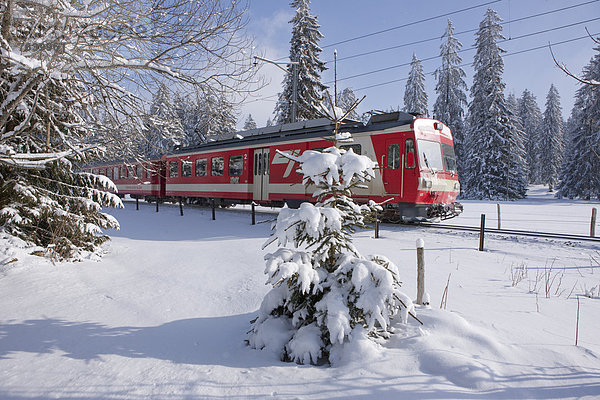Winter Fernverkehrsstraße Zug Schnee