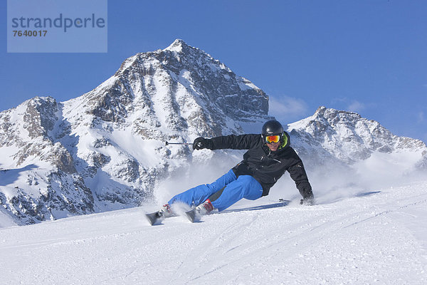 Freizeit Wintersport Winter Mann Sport Abenteuer schnitzen Skisport Ski Kanton Graubünden