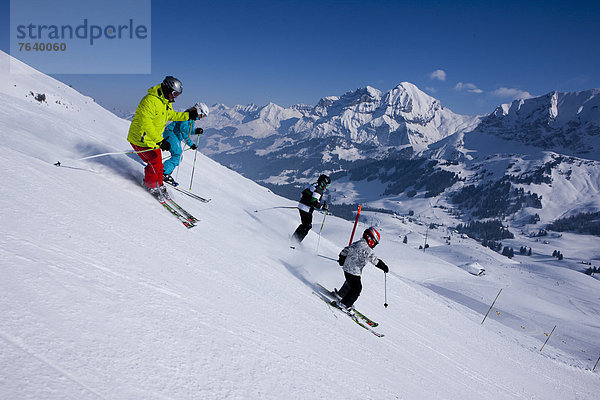Winter Urlaub schnitzen Skisport Ski Skipiste Piste Tourismus Wintersport