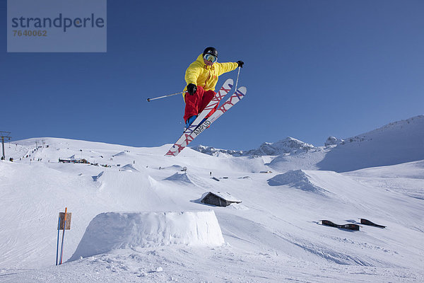 Winter springen schnitzen Skisport Ski Kraulschwimmen kraulen Wintersport