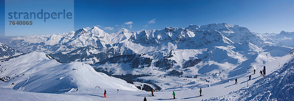 Panorama Europa Winter schnitzen Skisport Ski Skipiste Piste Bern Berner Oberland Schweiz Wintersport