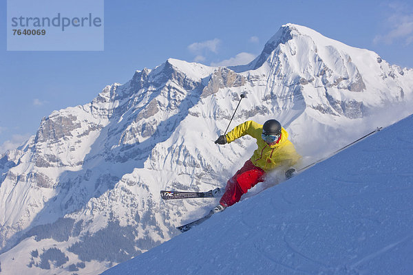 Berg Winter Mann schnitzen Skisport Ski Wintersport