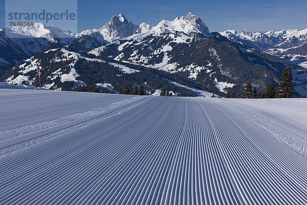 Europa Berg Winter Frische Alpen Skisport Ski Skipiste Piste Bern Berner Oberland Gstaad Hang Schweiz Wintersport