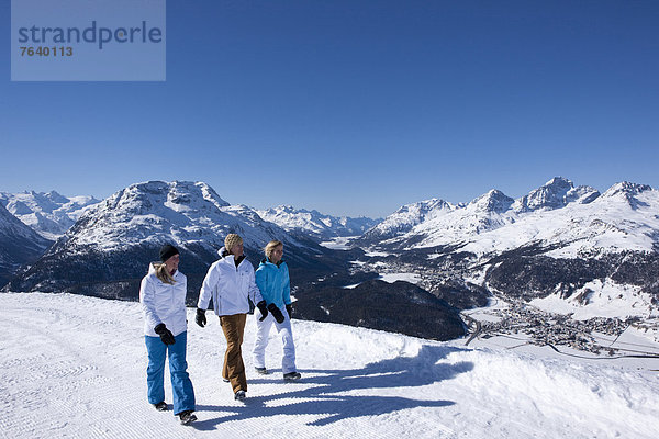 Winter gehen Weg wandern Ansicht Kanton Graubünden Wanderweg trekking Wintersport