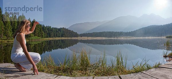 Panorama Wasser Frau ruhen Gesundheit See Kur Kanton Graubünden Bergsee Rest Überrest Wellness