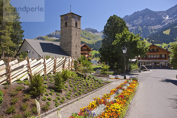 bauen Europa Berg Gebäude Kirche Religion Dorf Bern Berner Oberland Schweiz