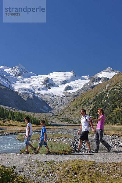 gehen Weg Natur Bach wandern Kanton Graubünden Wanderweg trekking