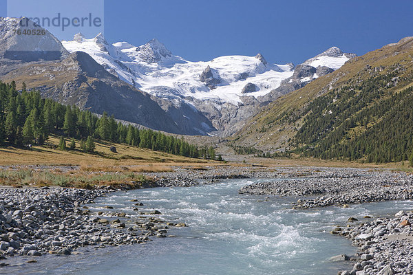 Wasser Natur fließen Fluss Bach Kanton Graubünden Schweiz Gewässer