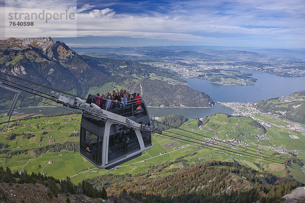 Europa Berg Herbst Ansicht Seilbahn Schotterstrasse Schweiz Tourismus