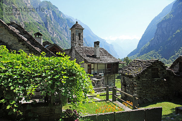 Landschaftlich schön landschaftlich reizvoll Europa Stein Wohnhaus Ruhe Reise Querformat Dorf Geographie Kapelle schweizerisch Schweiz