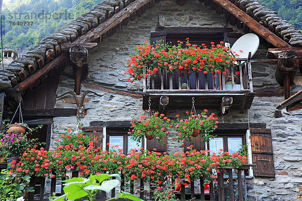 Landschaftlich schön landschaftlich reizvoll Europa Stein Wohnhaus Ruhe Reise Querformat Dorf Geographie schweizerisch Schweiz Verzasca Tal