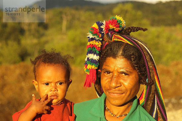 Mensch  Menschen  Kind  Mutter - Mensch  Tal  Kultur  Ethnisches Erscheinungsbild  Volksstamm  Stamm  Ozeanien  Papua-Neuguinea