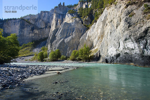 Felsbrocken Europa Steilküste fließen Fluss Surselva Schlucht Kanton Graubünden Erosion Schweiz