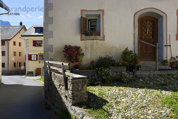 senden Europa Wohnhaus Gebäude Fassade Hausfassade Dorf Dekoration Kanton Graubünden Engadin Schweiz Unterengadin