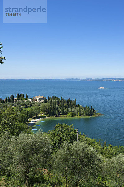 leer  Hochformat  Außenaufnahme  Landschaftlich schön  landschaftlich reizvoll  Europa  Tag  niemand  See  Gardasee  Italien