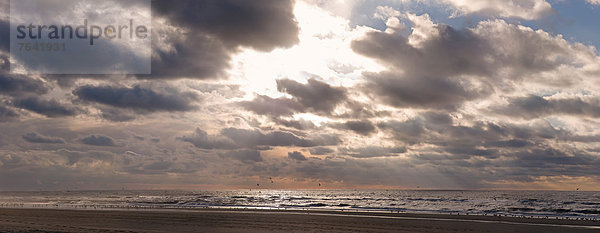 Wasser  Europa  Wolke  Strand  Landschaft  Meer  Herbst  Niederlande  Nordsee  Sonne