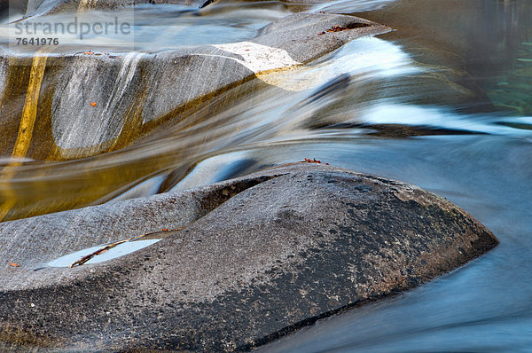 Felsbrocken  Wasser  Geschwindigkeit  Stein  Natur  fließen  Fluss  blau  Wildwasser  Granit