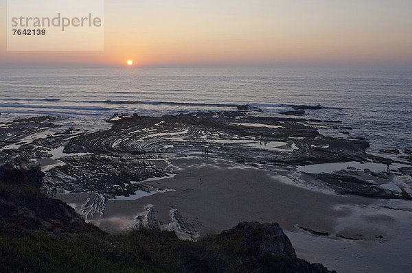 Landschaftlich schön  landschaftlich reizvoll  Europa  Strand  Sonnenuntergang  Landschaft  Küste  Meer  Algarve  Portugal