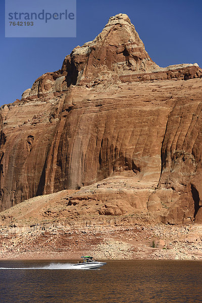 Vereinigte Staaten von Amerika  USA  Amerika  Steilküste  See  Boot  Nordamerika  Arizona  Süden  Lake Powell  Schlucht  Glen Canyon  Page  Sandstein  Geschwindigkeit