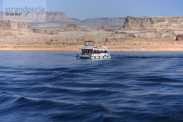 Vereinigte Staaten von Amerika  USA  Amerika  See  Boot  Nordamerika  Arizona  Süden  Lake Powell  Hochebene  Colorado  Glen Canyon  Hausboot  Page  Entspannung
