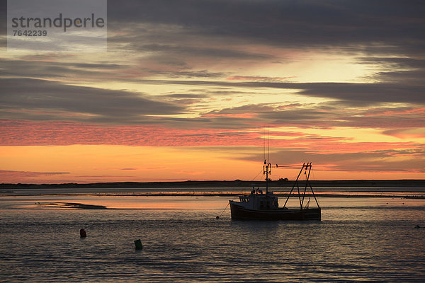 Vereinigte Staaten von Amerika  USA  Ostküste  Amerika  Strand  Morgen  Sonnenaufgang  Boot  Nordamerika  Cape Cod National Seashore  Fischerboot  Massachusetts