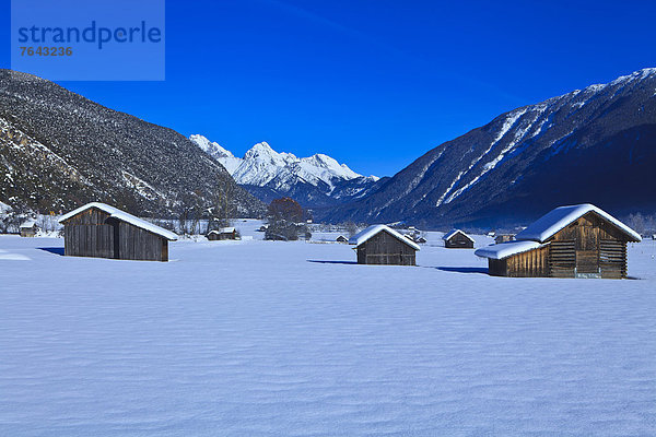 Europa  Berg  Winter  Urlaub  ruhen  Reise  Ruhe  Himmel  Stille  blau  Ansicht  Österreich  Rest  Überrest  Schnee  Tirol