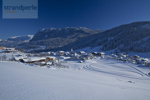 Europa Berg Winter Urlaub ruhen Reise Ruhe Himmel Wald Natur Holz Stille blau Österreich Hinterthiersee Platz Rest Überrest Schnee Thiersee Tourismus Tirol