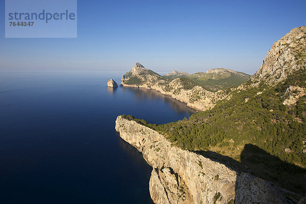 Außenaufnahme  Landschaftlich schön  landschaftlich reizvoll  Sehenswürdigkeit  Europa  Tag  Landschaft  Küste  niemand  Ziel  Meer  Natur  Mallorca  Kap Formentor  Balearen  Balearische Inseln  Spanien